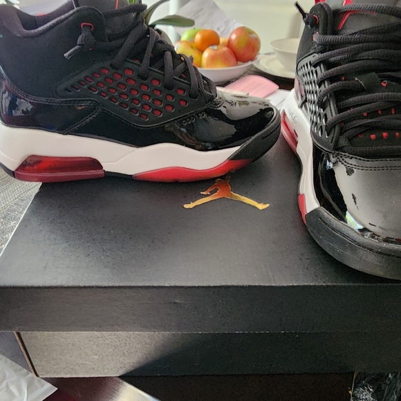 Jordan Maxin 200 Size 5.5 Big Kids - Picture 5 of 6